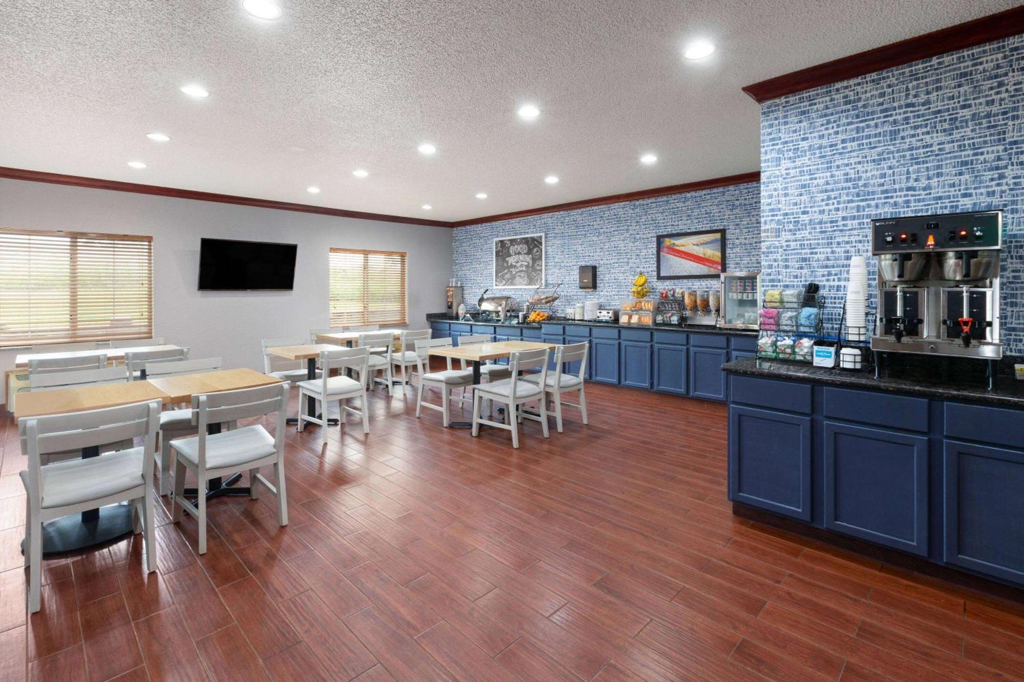 Pioneer Inn & Suites Grinnell Exteriér fotografie